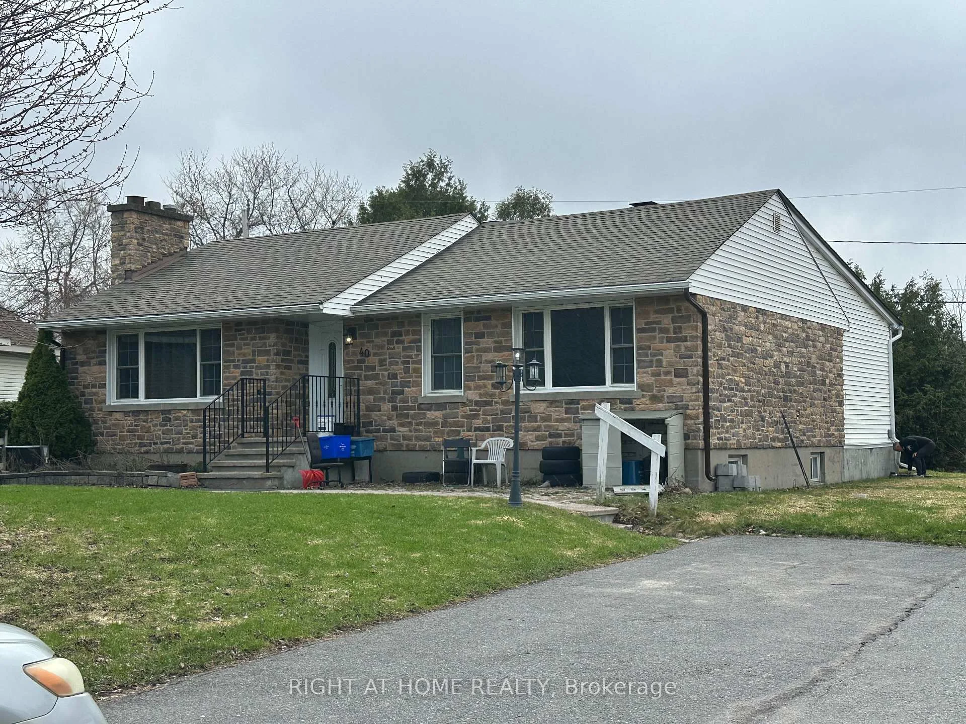 Photo 4 of Unit Lower Unit, 40 Gilbey Drive, Ottawa, City View/Skyline/Fisher Heights/Parkwood Hills — HOMEH