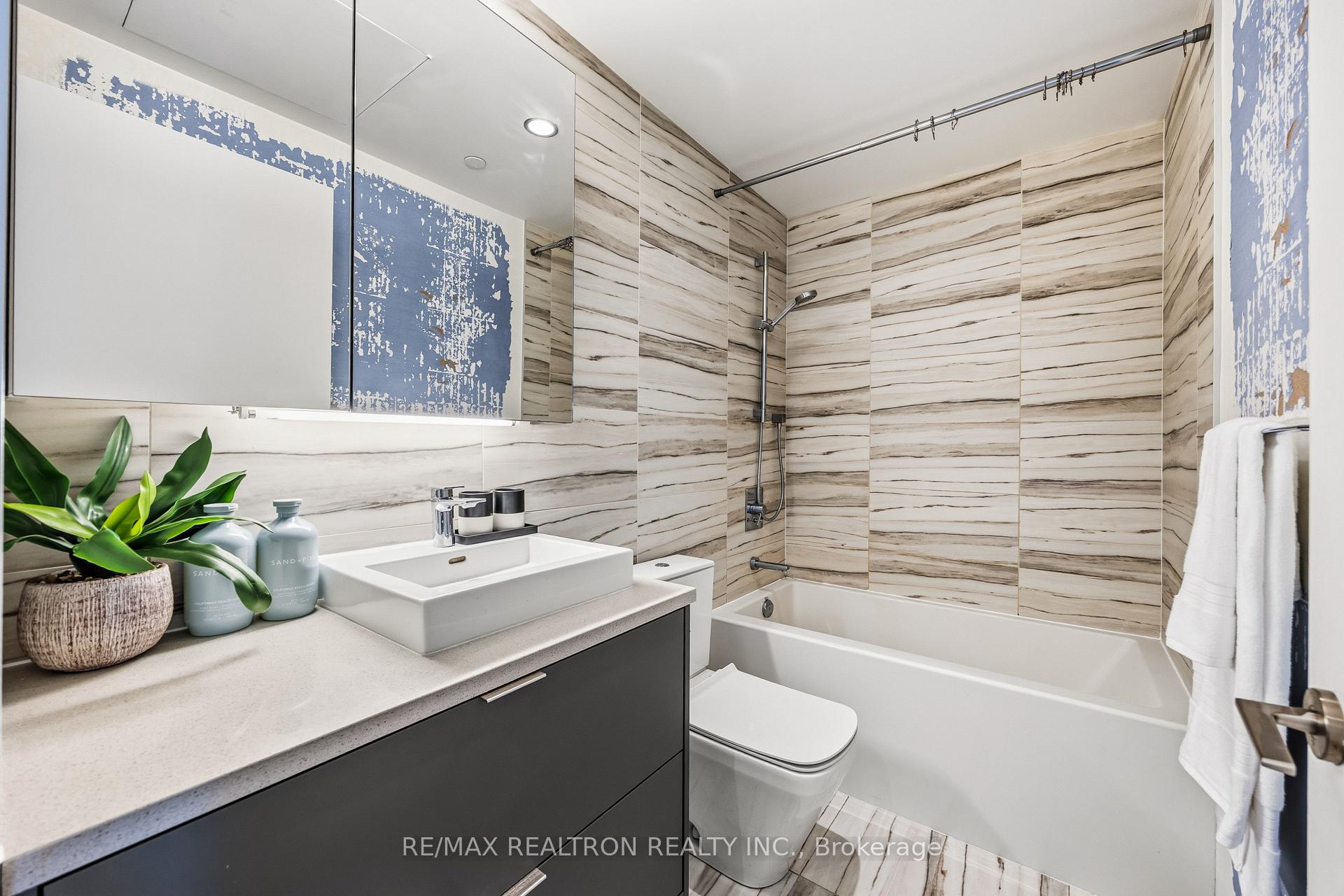 Photo 9 of Unit 603, 170 Bayview Avenue, Toronto, Waterfront Communities — HOMEH