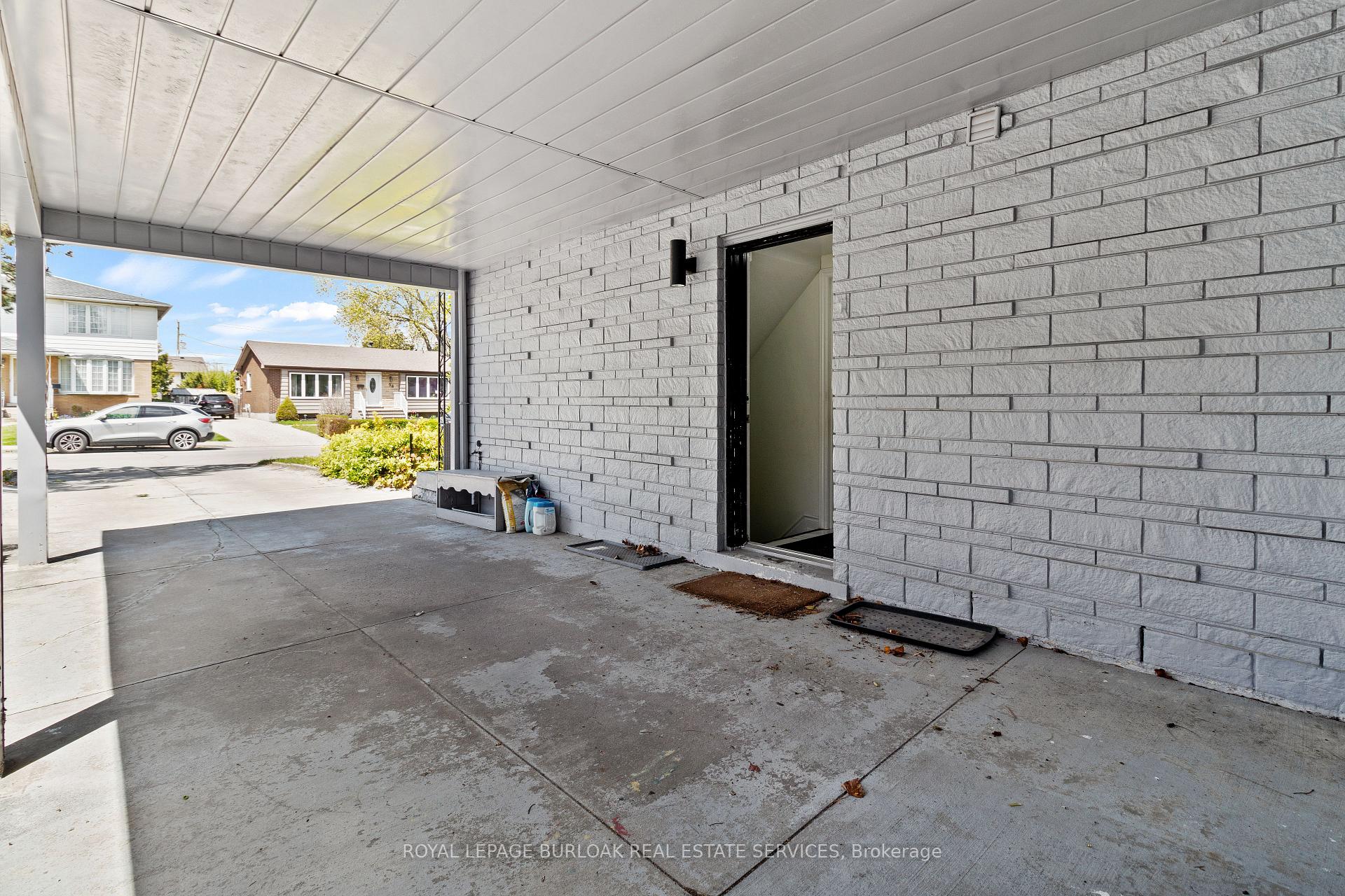 Photo 4 of Unit LOWER, 61 Goldfinch Road, Hamilton, Bruleville — HOMEH