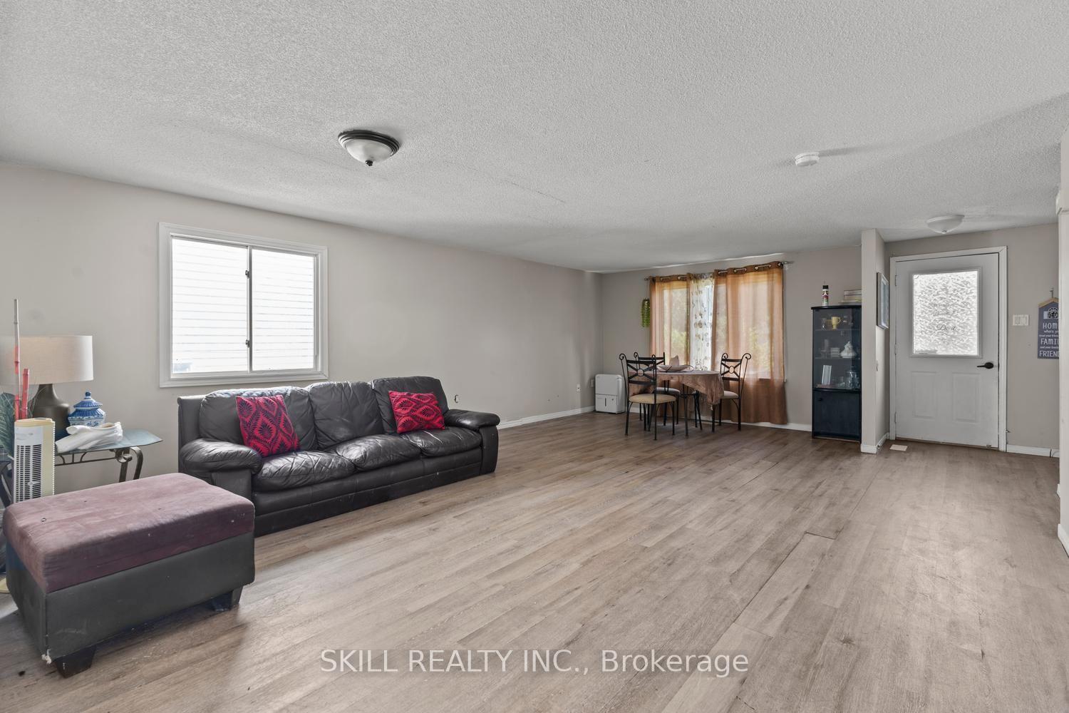 Photo 5 of 141 Hickling Trail, Barrie, Grove East — HOMEH