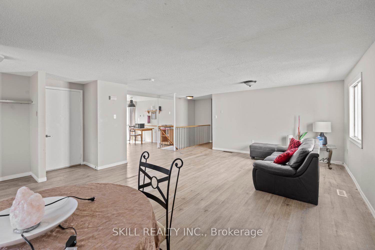 Photo 6 of 141 Hickling Trail, Barrie, Grove East — HOMEH