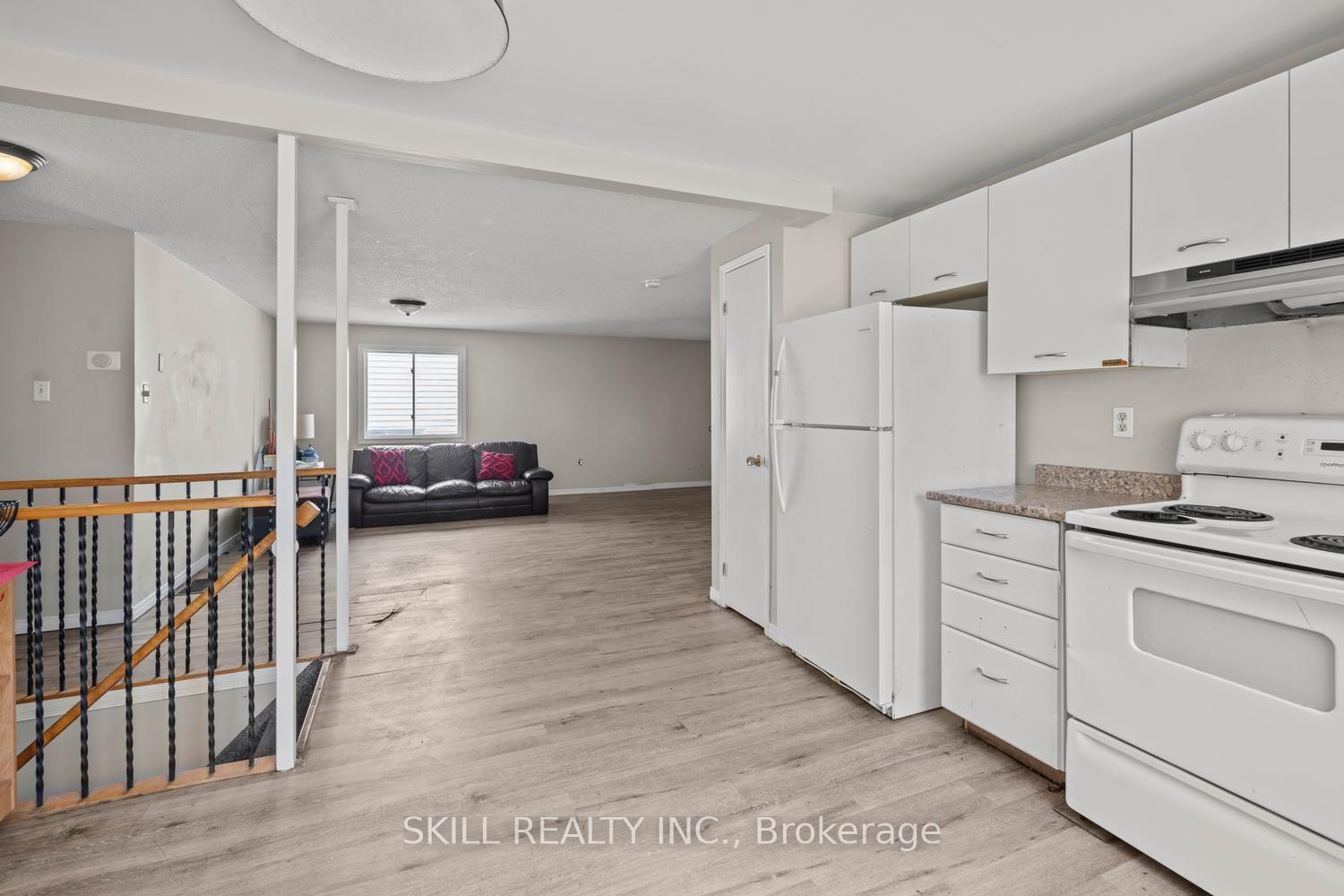 Photo 11 of 141 Hickling Trail, Barrie, Grove East — HOMEH