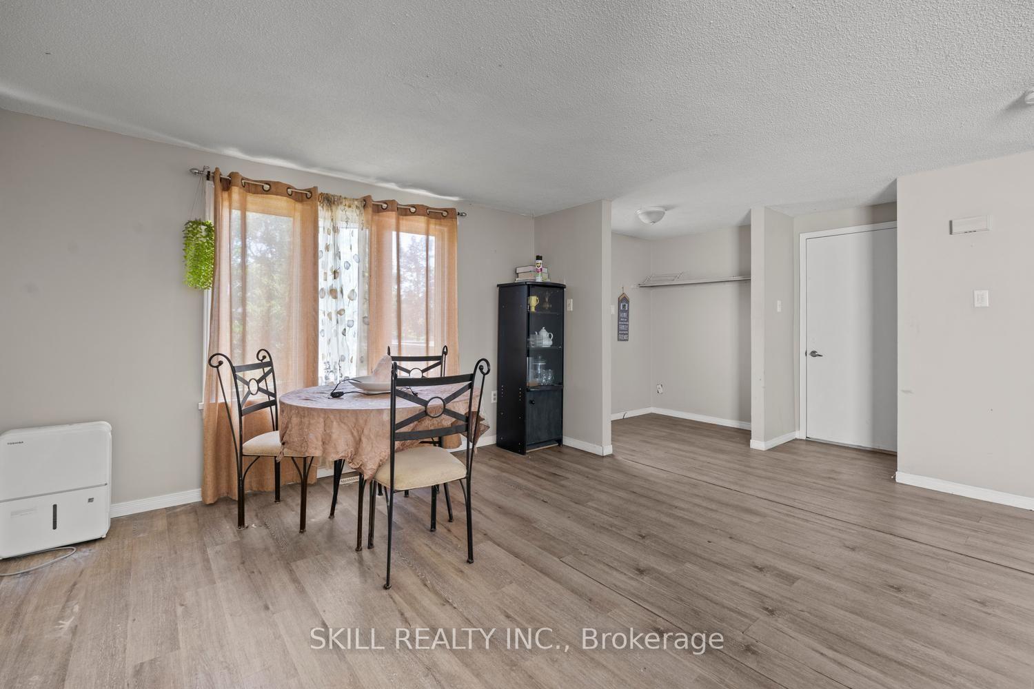 Photo 13 of 141 Hickling Trail, Barrie, Grove East — HOMEH
