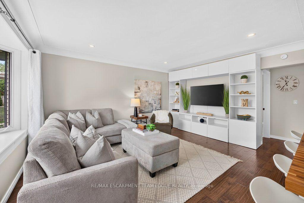 Photo 5 of 74 Balmoral Drive, Brantford, Mayfair — HOMEH