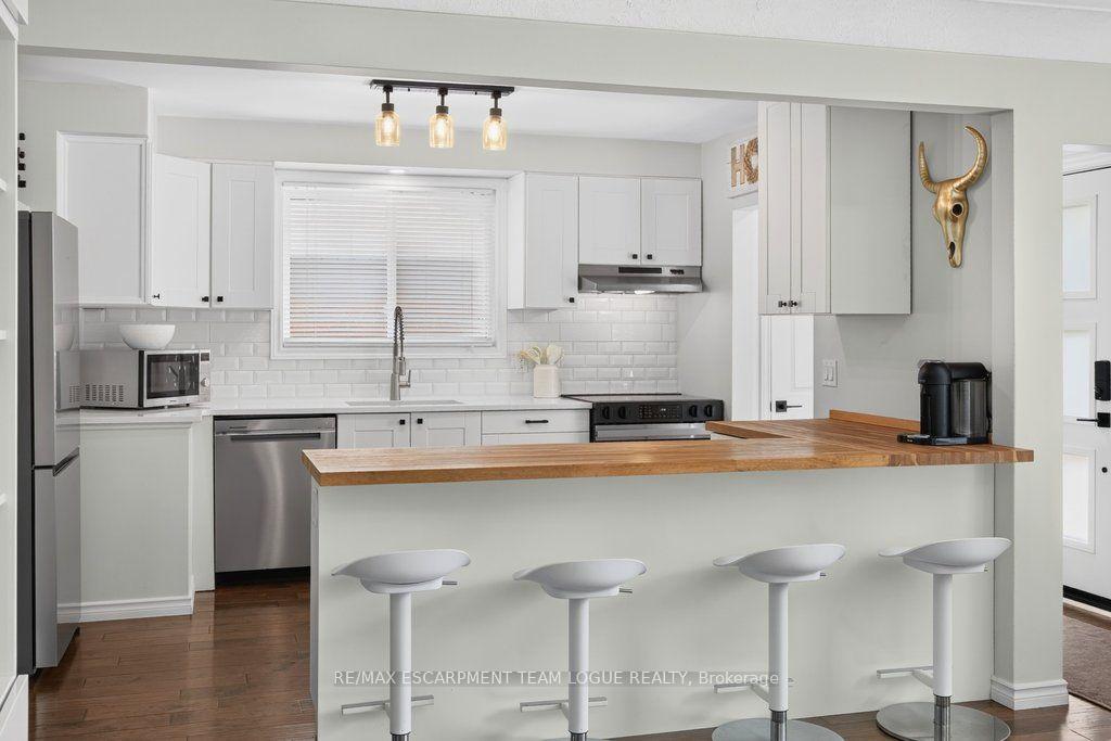Photo 10 of 74 Balmoral Drive, Brantford, Mayfair — HOMEH