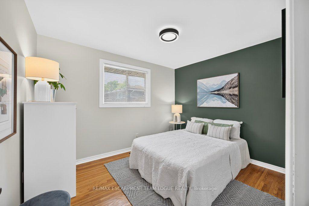 Photo 19 of 74 Balmoral Drive, Brantford, Mayfair — HOMEH