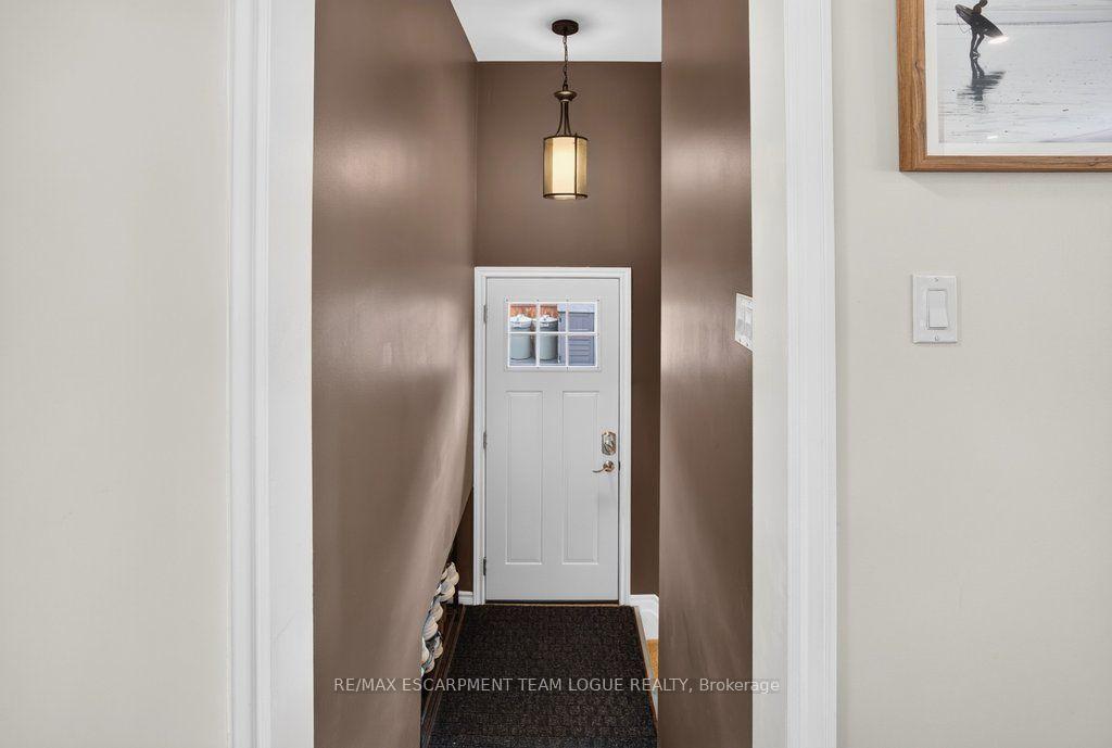 Photo 23 of 74 Balmoral Drive, Brantford, Mayfair — HOMEH