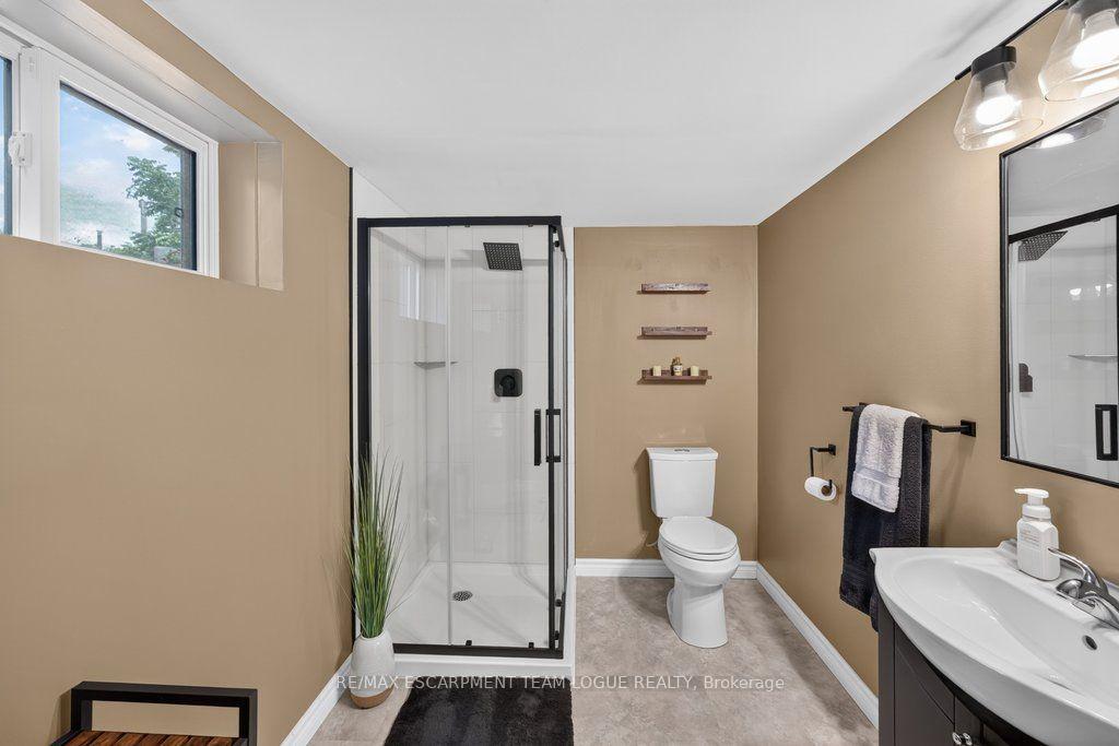 Photo 31 of 74 Balmoral Drive, Brantford, Mayfair — HOMEH