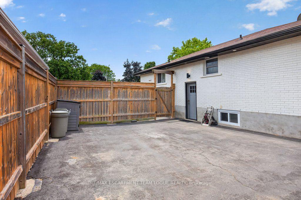 Photo 33 of 74 Balmoral Drive, Brantford, Mayfair — HOMEH