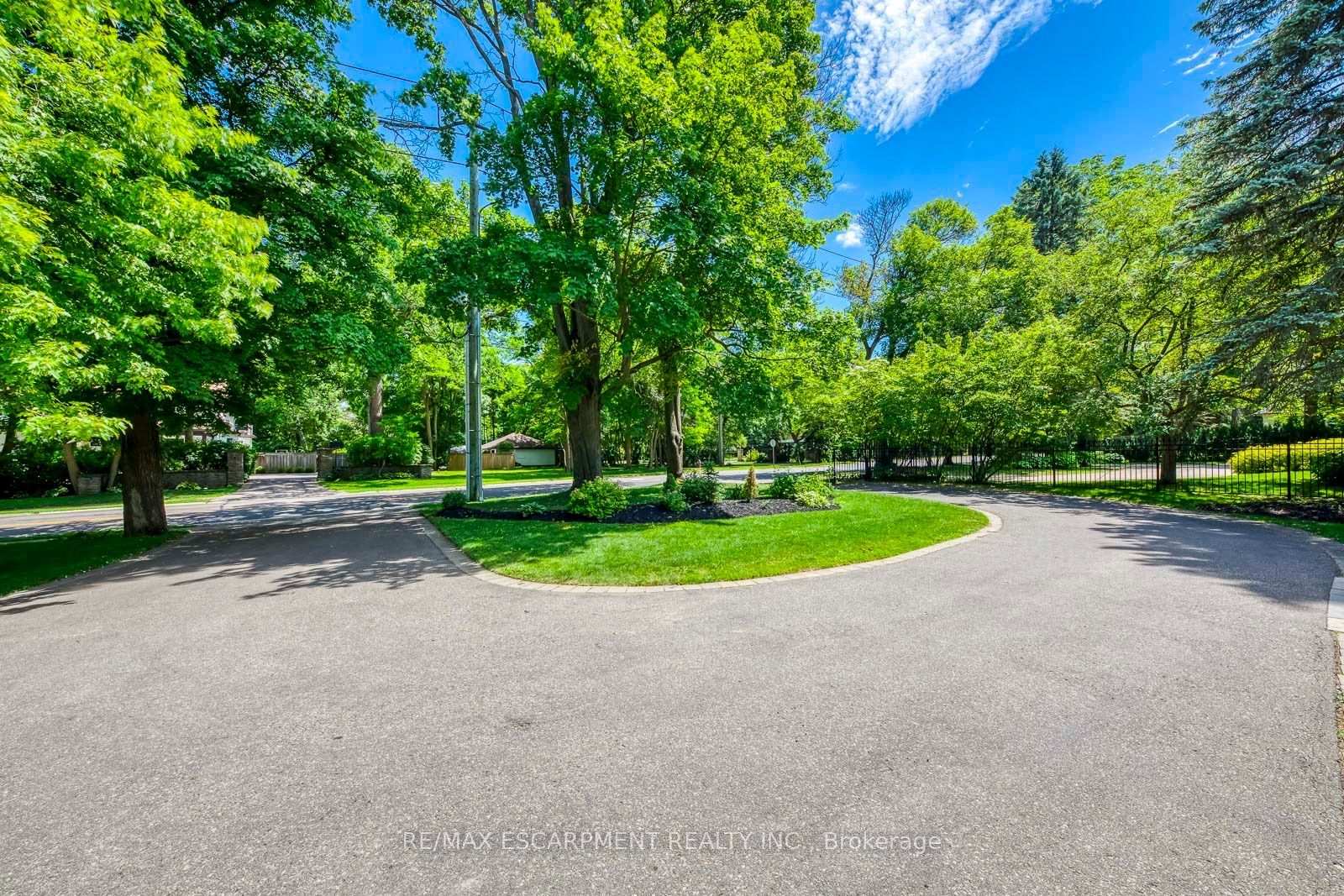Photo 3 of 1251 Lakeshore Road E, Oakville, Morrison — HOMEH