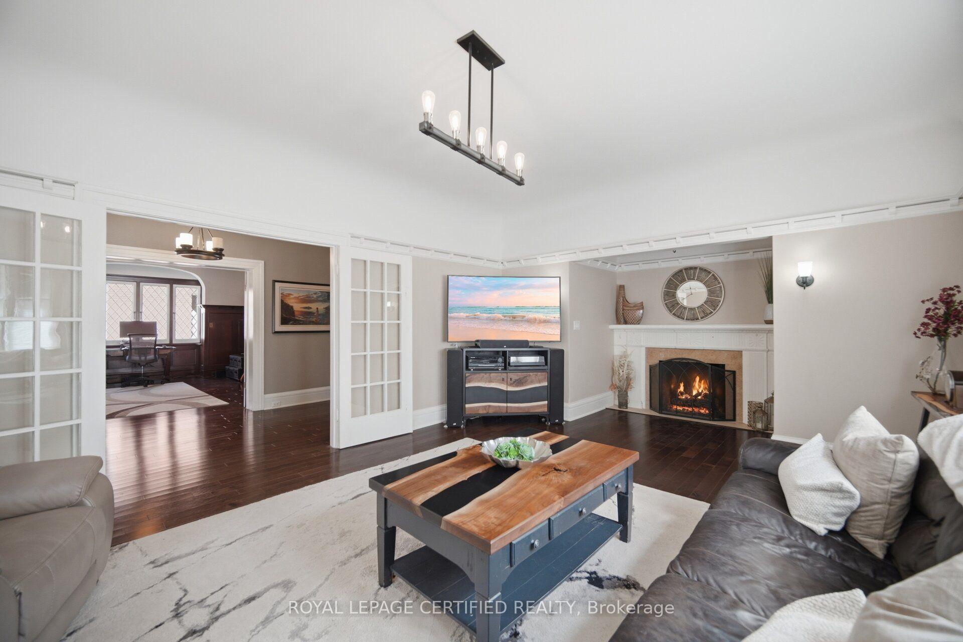 Photo 10 of 8 Elizabeth Street S, Brampton, Downtown Brampton — HOMEH