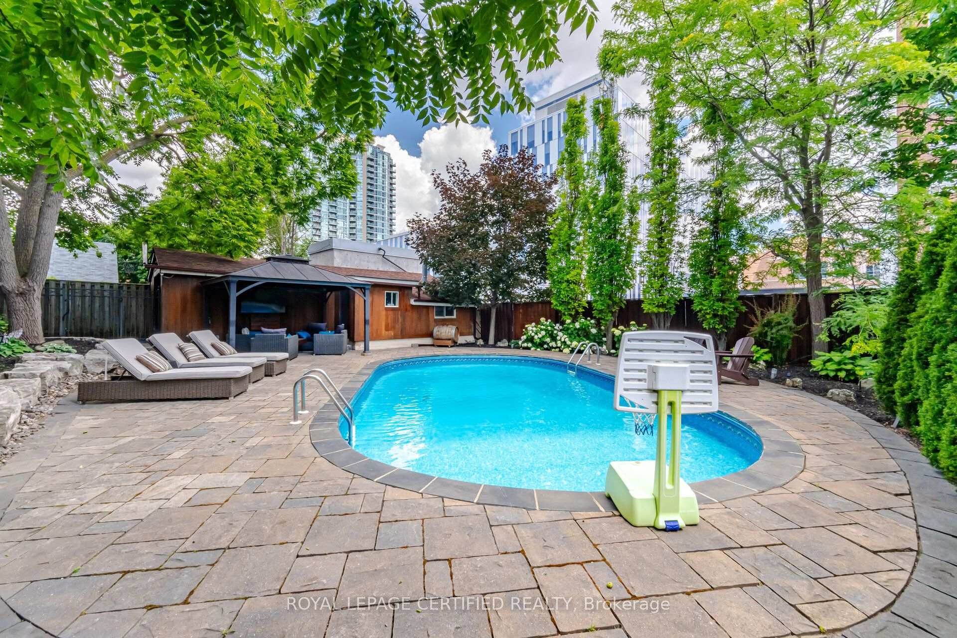 Photo 42 of 8 Elizabeth Street S, Brampton, Downtown Brampton — HOMEH