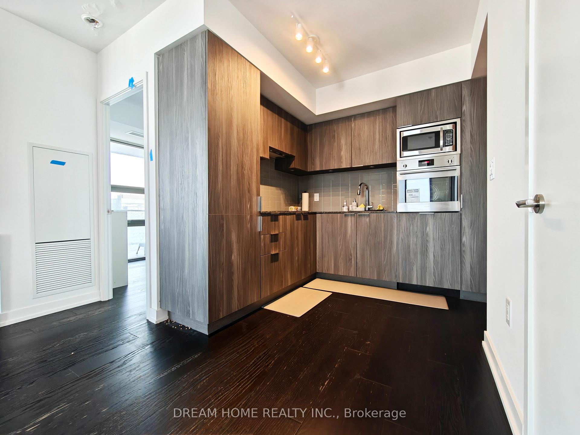 Photo 5 of Unit 3902, 11 Wellesley Street W, Toronto, Bay Street Corridor — HOMEH