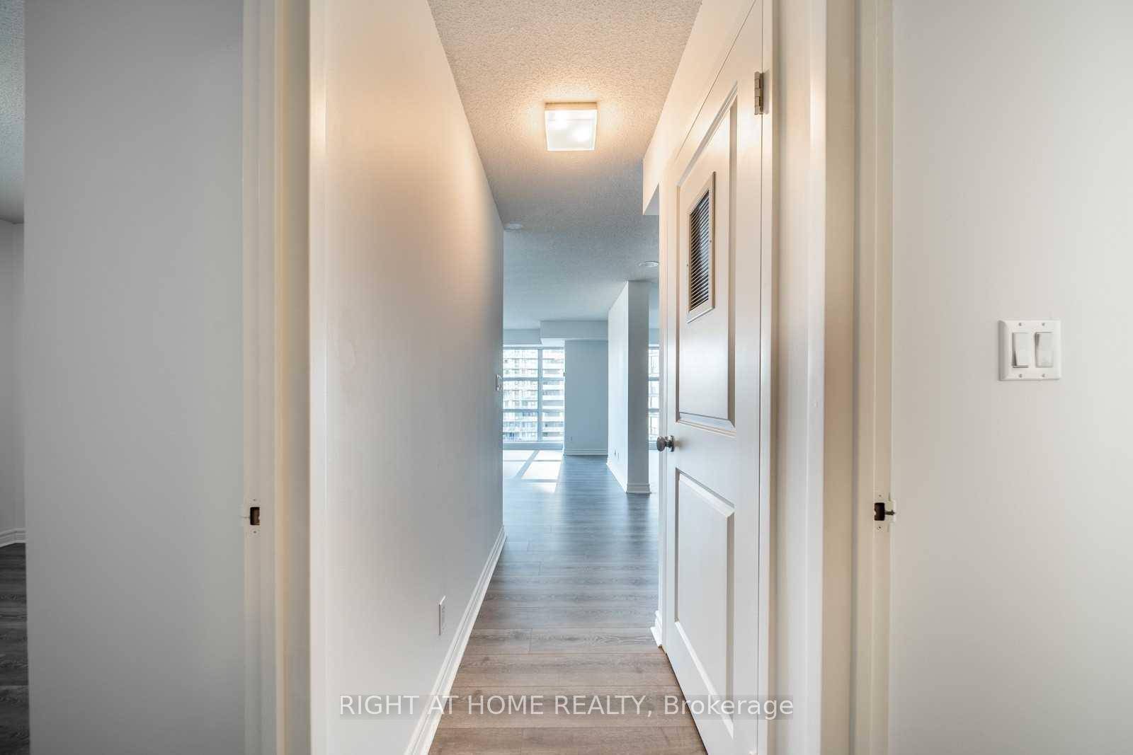 Photo 3 of Unit 1705, 11 St Joseph Street, Toronto, Bay Street Corridor — HOMEH