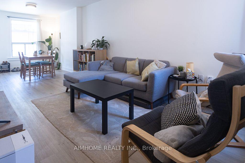 Photo 5 of 6 Macklem Avenue, Toronto, Little Portugal — HOMEH