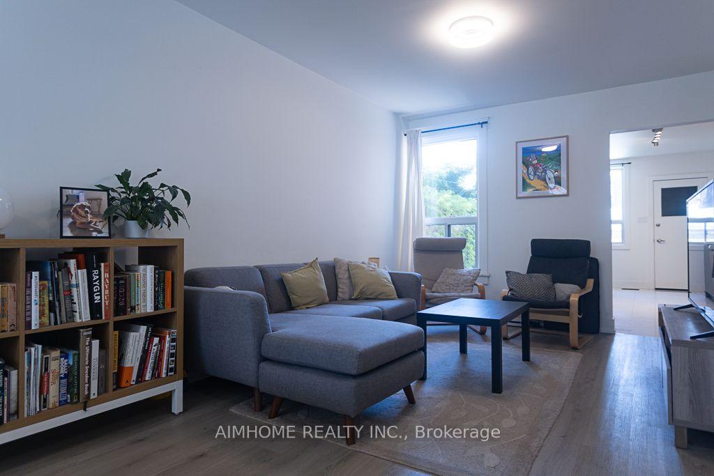 Photo 6 of 6 Macklem Avenue, Toronto, Little Portugal — HOMEH