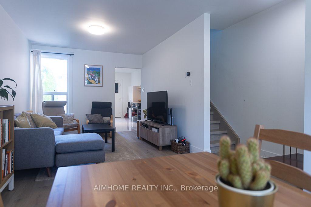 Photo 8 of 6 Macklem Avenue, Toronto, Little Portugal — HOMEH