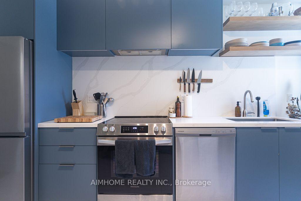 Photo 9 of 6 Macklem Avenue, Toronto, Little Portugal — HOMEH