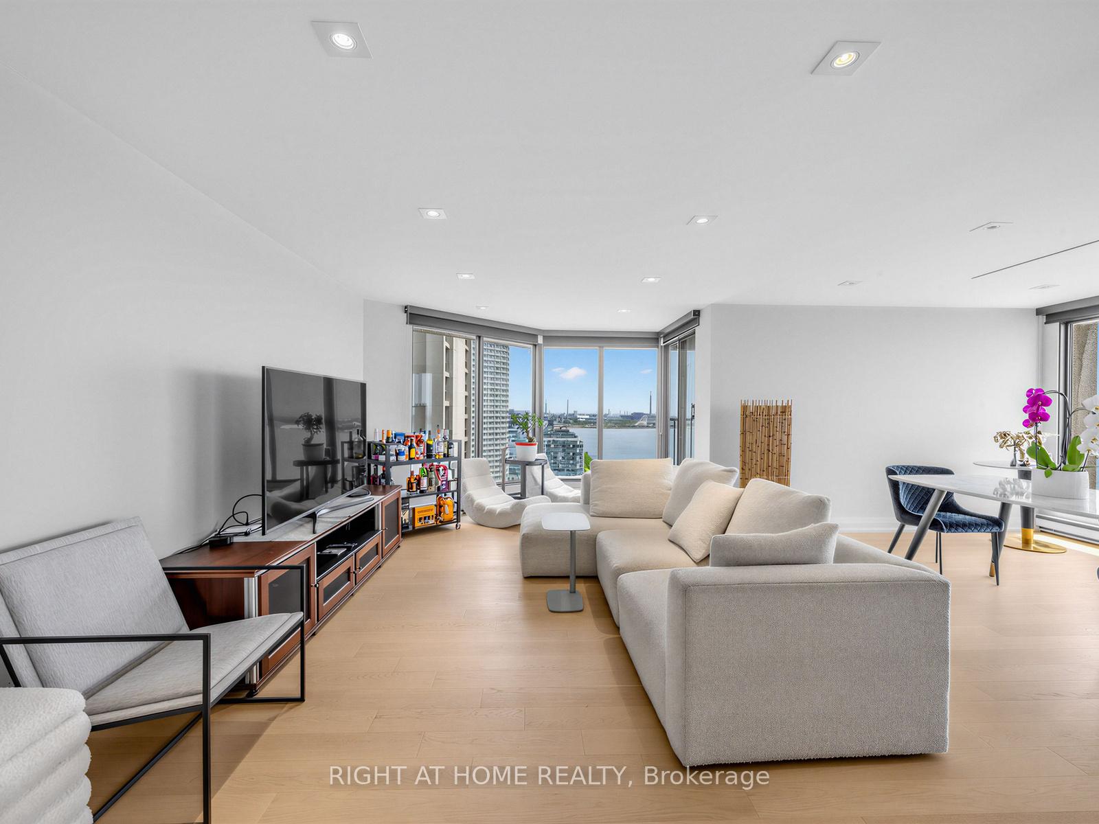 Photo 4 of Unit 2202, 65 Harbour Square, Toronto, Waterfront Communities — HOMEH
