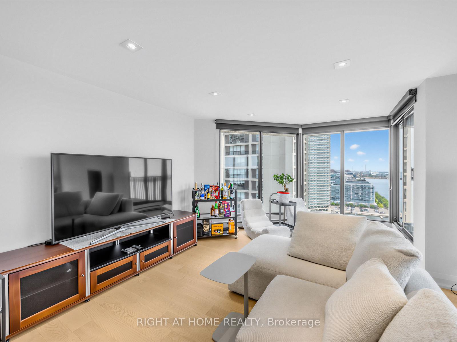 Photo 5 of Unit 2202, 65 Harbour Square, Toronto, Waterfront Communities — HOMEH