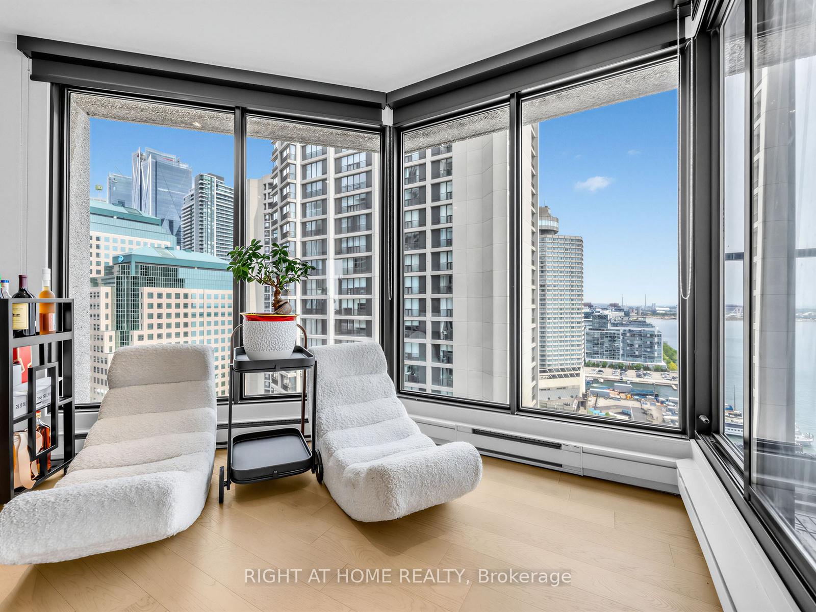 Photo 10 of Unit 2202, 65 Harbour Square, Toronto, Waterfront Communities — HOMEH