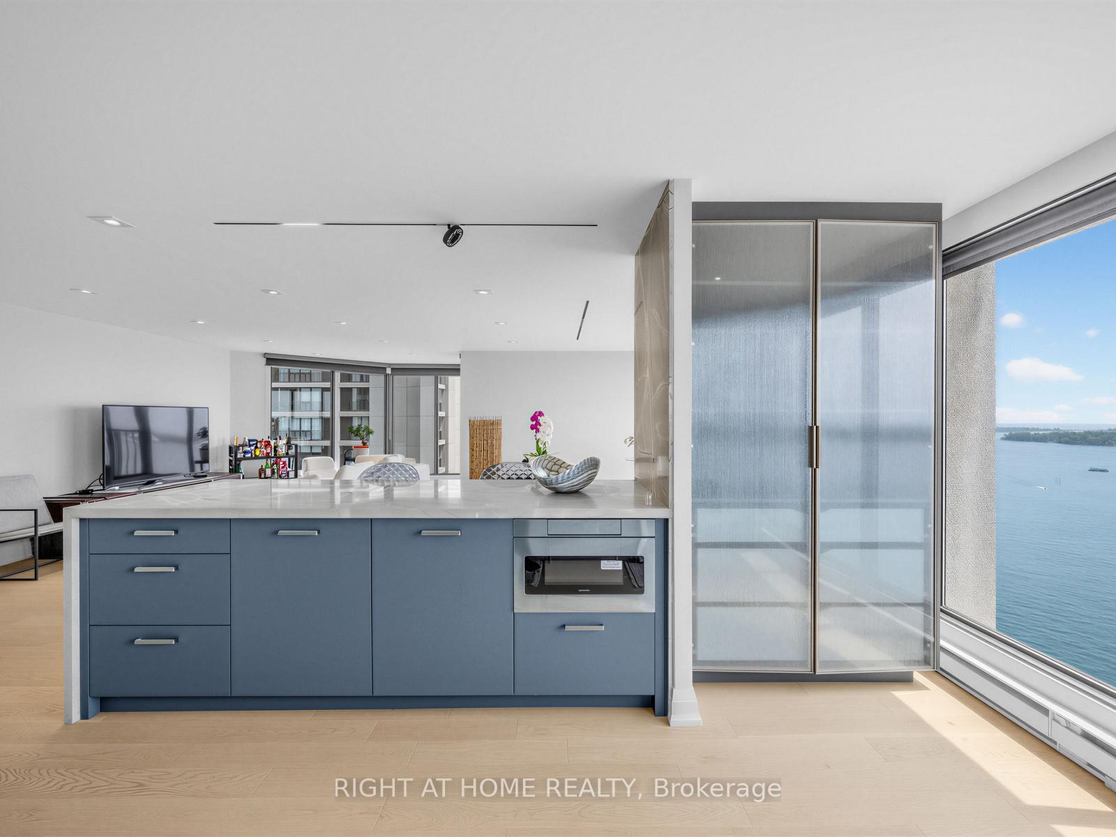 Photo 17 of Unit 2202, 65 Harbour Square, Toronto, Waterfront Communities — HOMEH