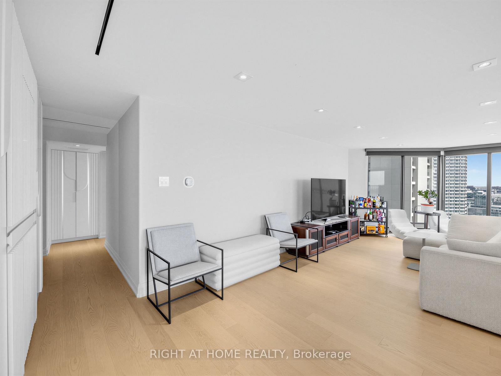 Photo 20 of Unit 2202, 65 Harbour Square, Toronto, Waterfront Communities — HOMEH