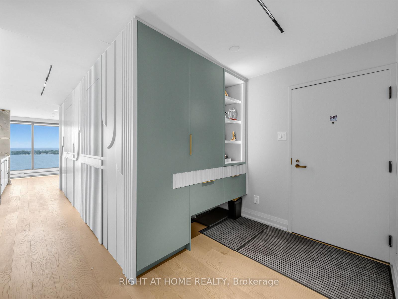 Photo 24 of Unit 2202, 65 Harbour Square, Toronto, Waterfront Communities — HOMEH