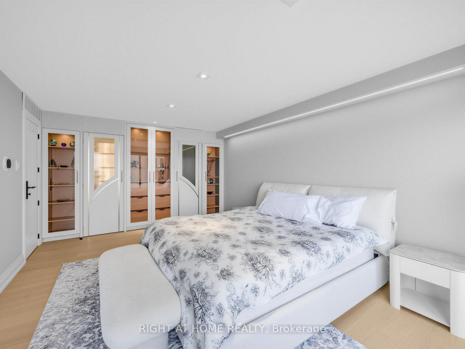 Photo 26 of Unit 2202, 65 Harbour Square, Toronto, Waterfront Communities — HOMEH