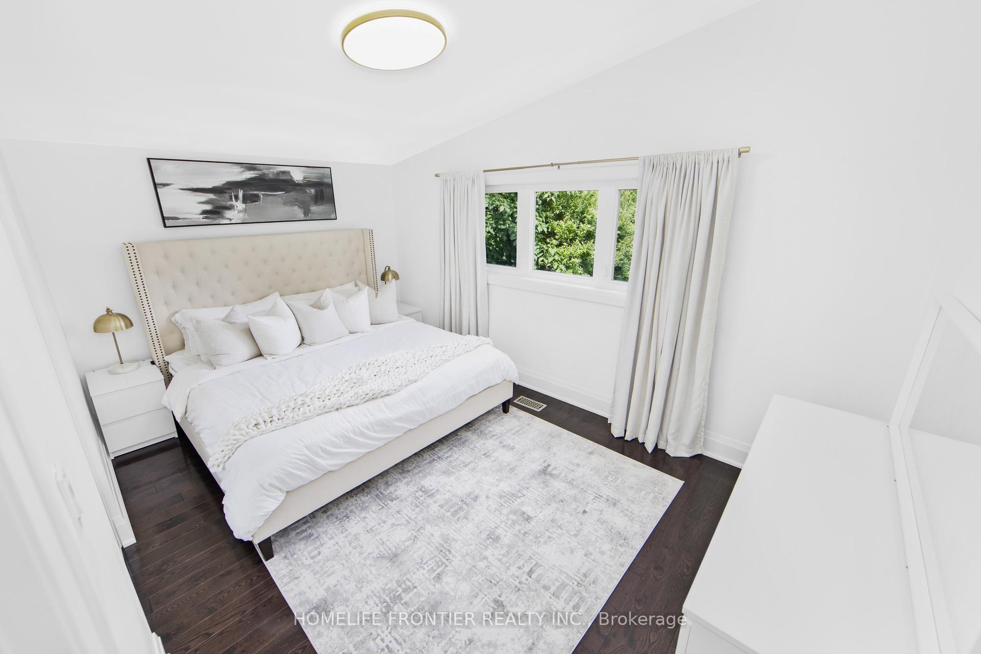 Photo 11 of 2138 Truscott Drive, Mississauga, Clarkson — HOMEH
