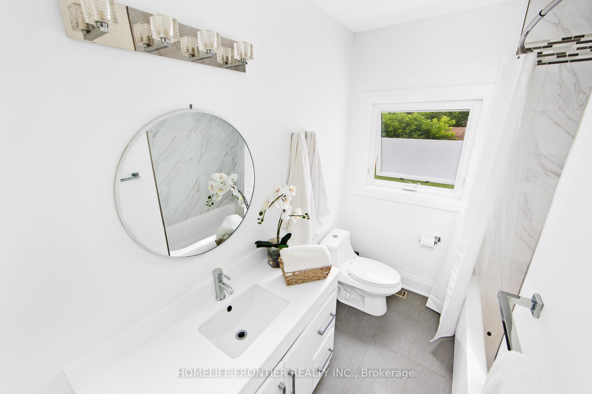 Photo 14 of 2138 Truscott Drive, Mississauga, Clarkson — HOMEH
