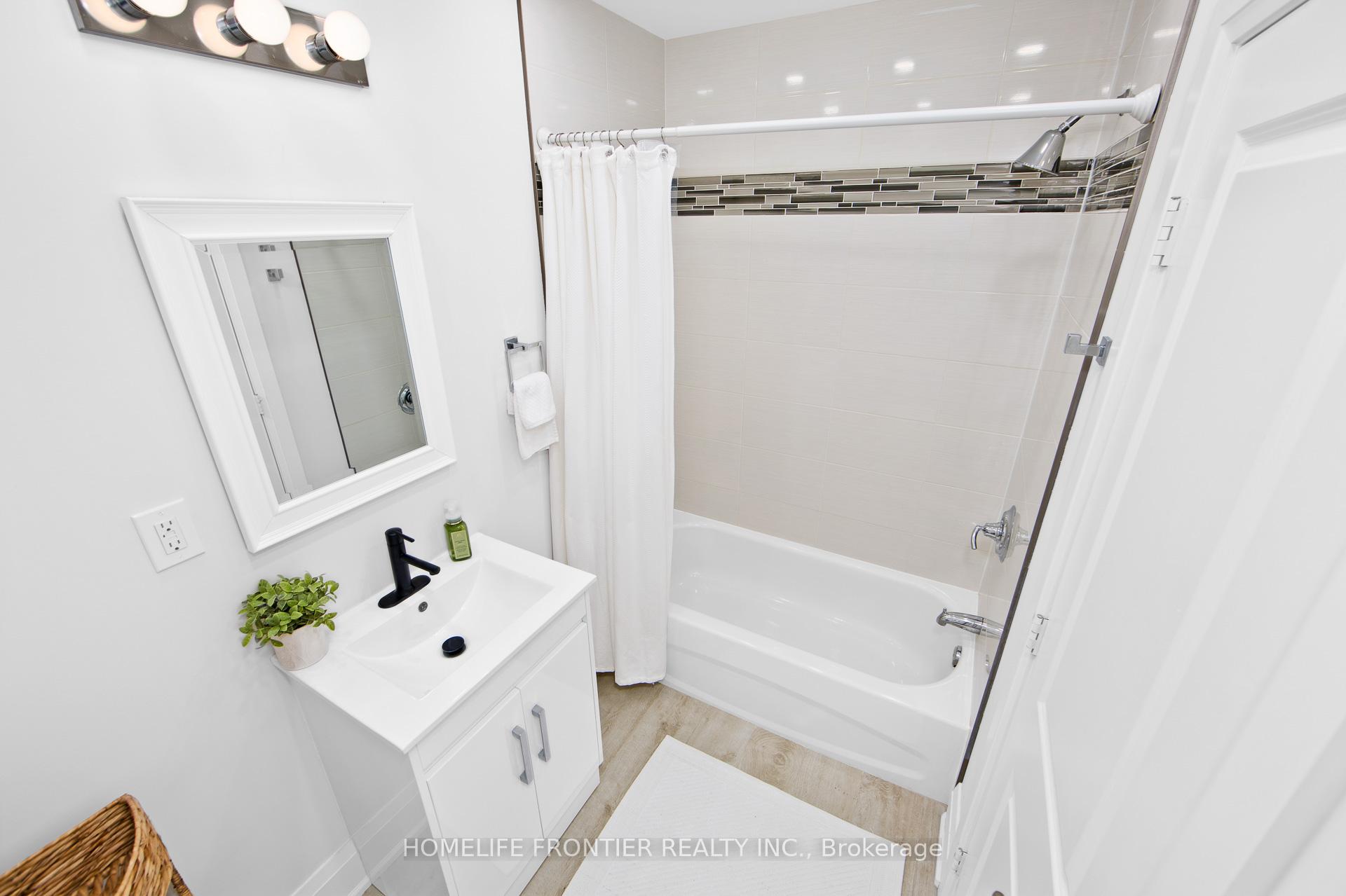 Photo 17 of 2138 Truscott Drive, Mississauga, Clarkson — HOMEH