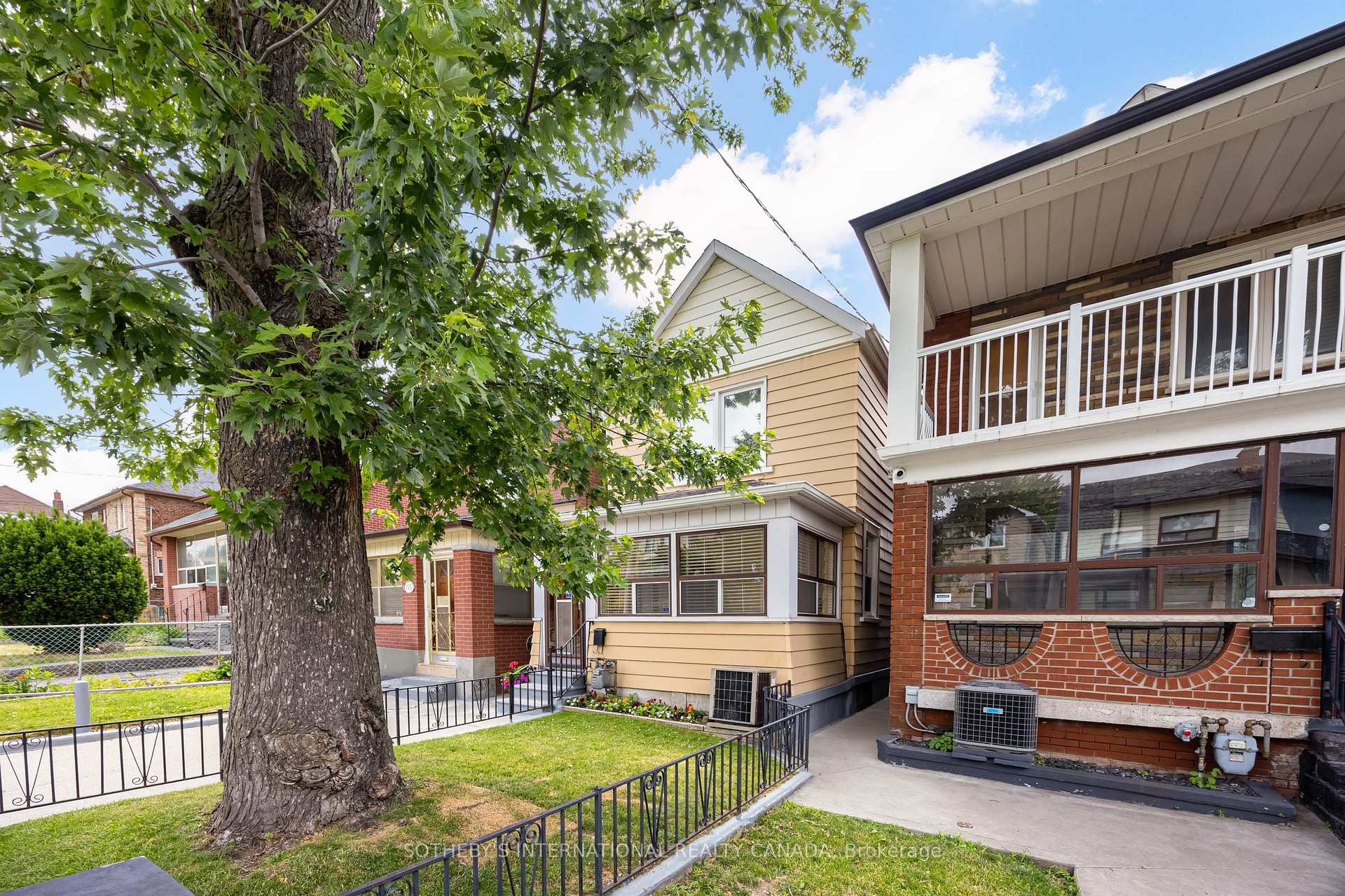 Photo 4 of 157 Ascot Avenue, Toronto, Corso Italia-Davenport — HOMEH