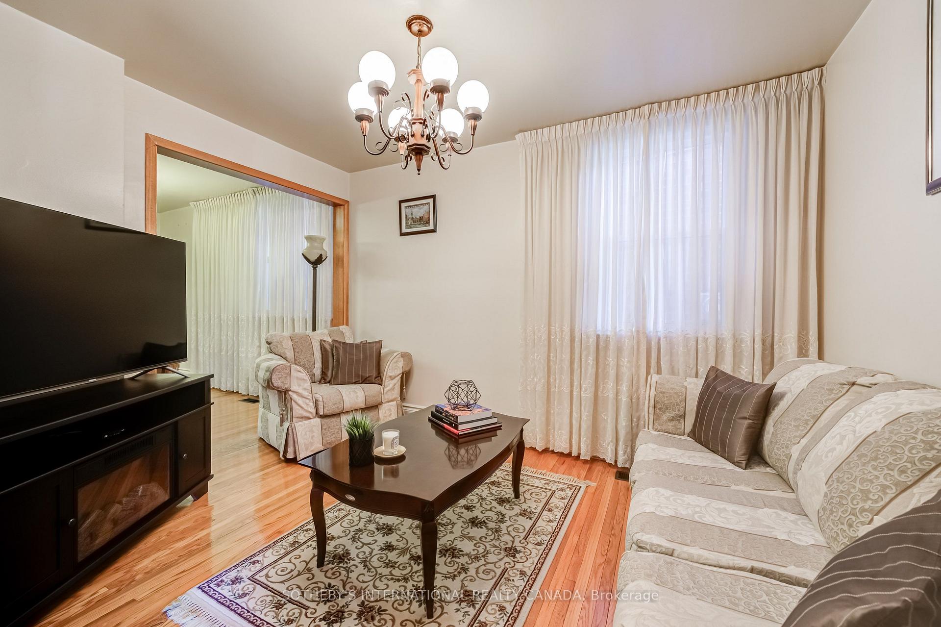 Photo 6 of 157 Ascot Avenue, Toronto, Corso Italia-Davenport — HOMEH