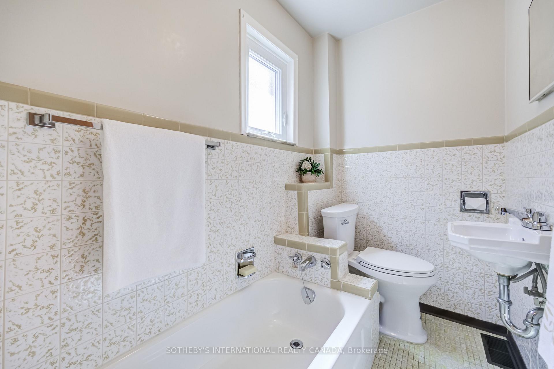 Photo 18 of 157 Ascot Avenue, Toronto, Corso Italia-Davenport — HOMEH