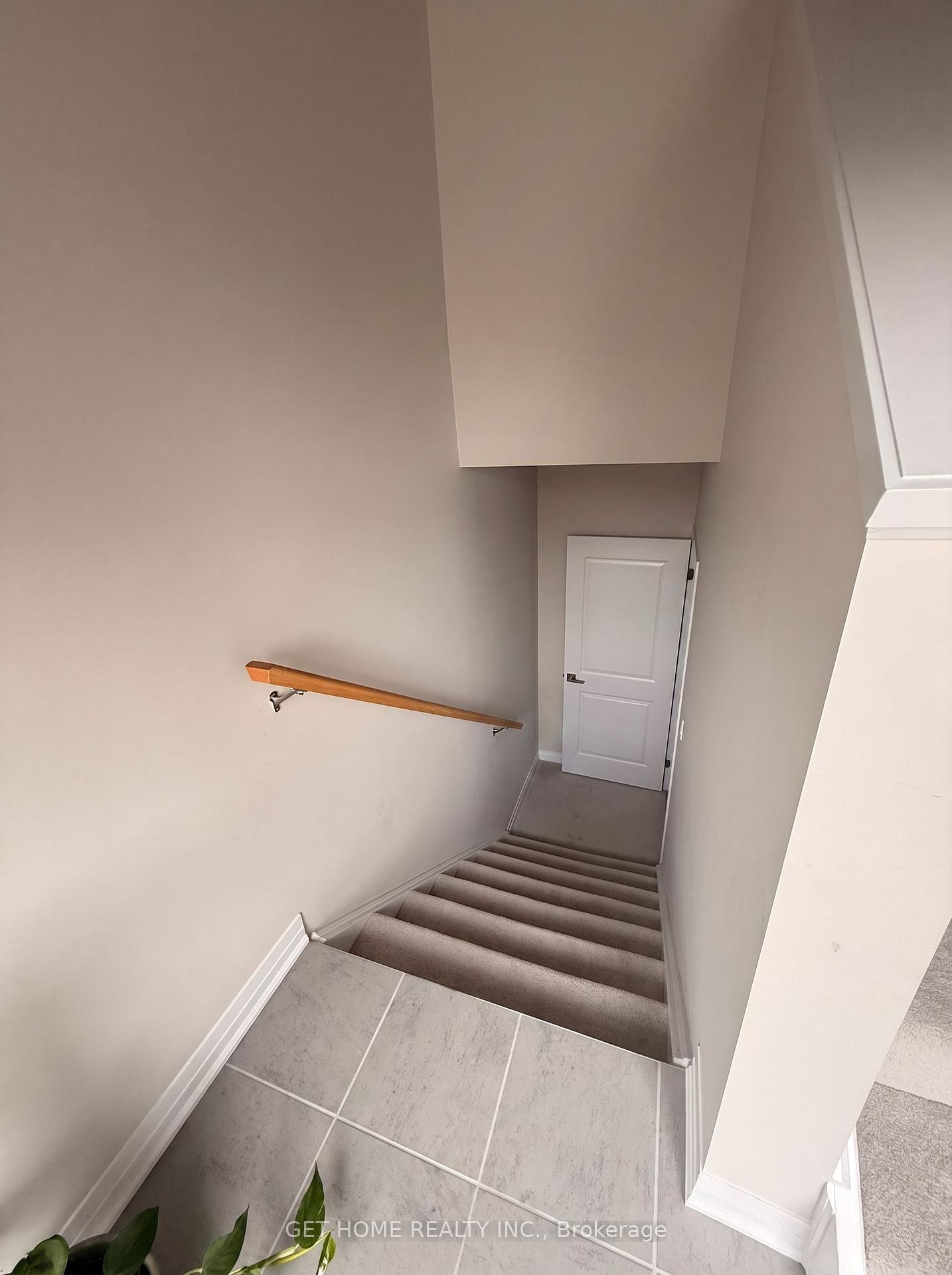 Photo 4 of 696 Benninger Drive, Kitchener — HOMEH