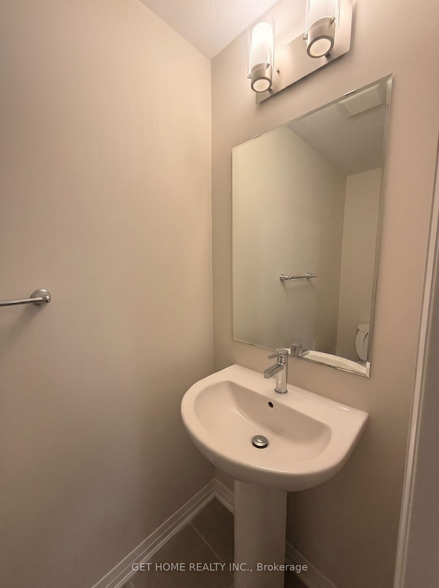 Photo 6 of 696 Benninger Drive, Kitchener — HOMEH