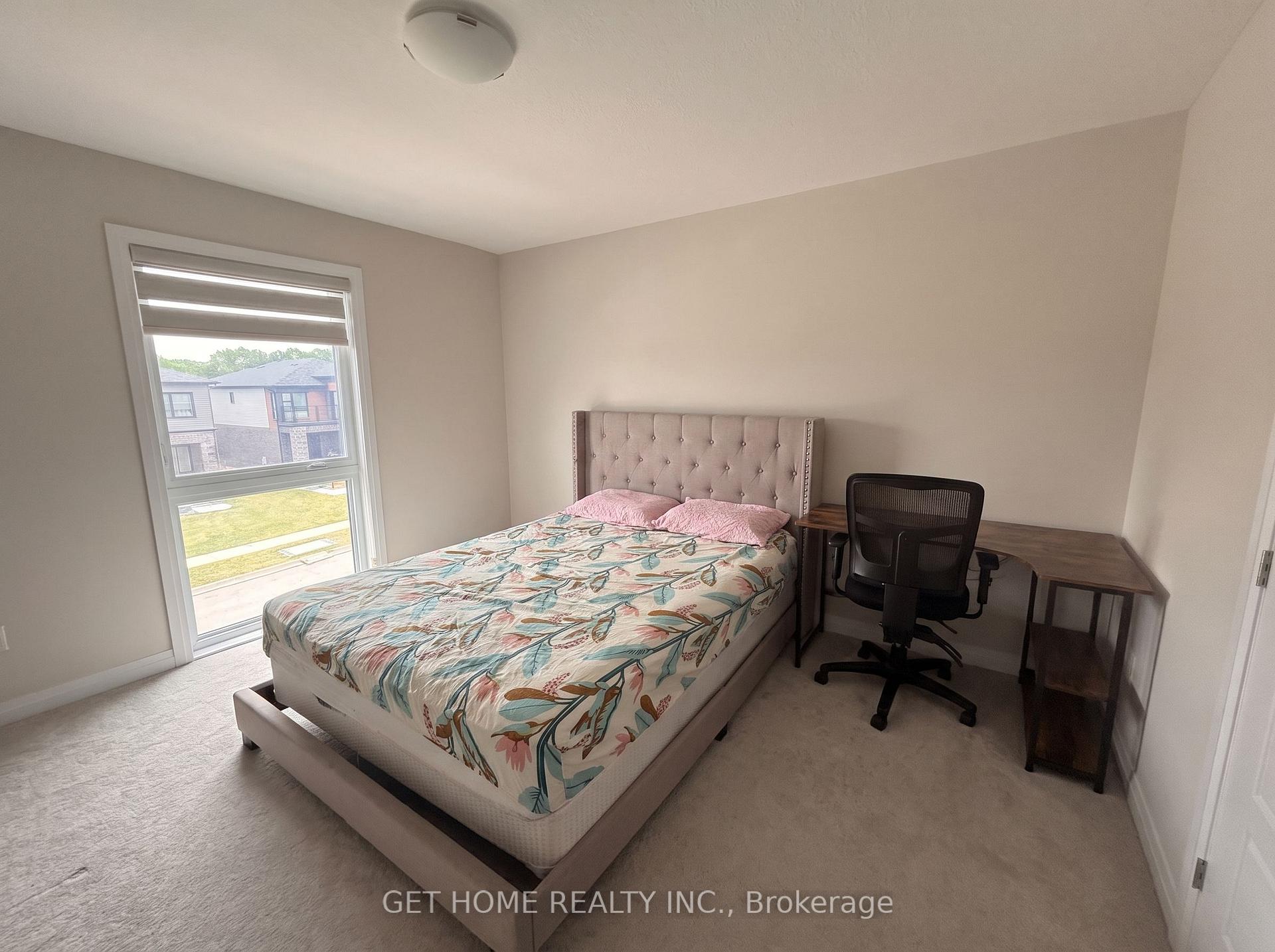 Photo 7 of 696 Benninger Drive, Kitchener — HOMEH