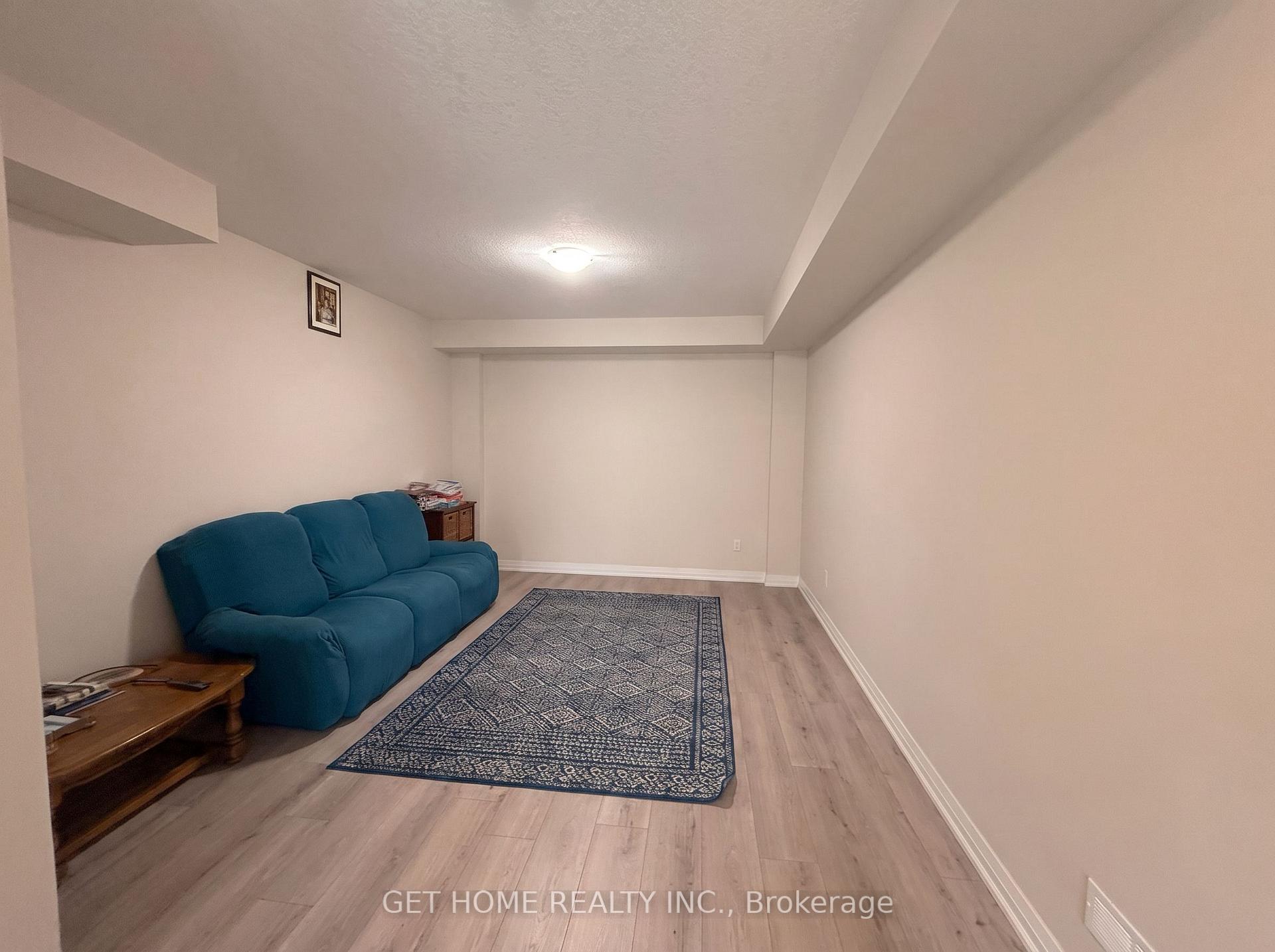Photo 10 of 696 Benninger Drive, Kitchener — HOMEH
