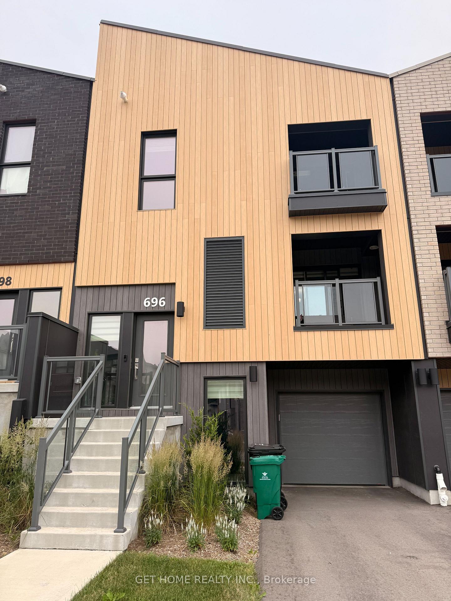 Photo 15 of 696 Benninger Drive, Kitchener — HOMEH