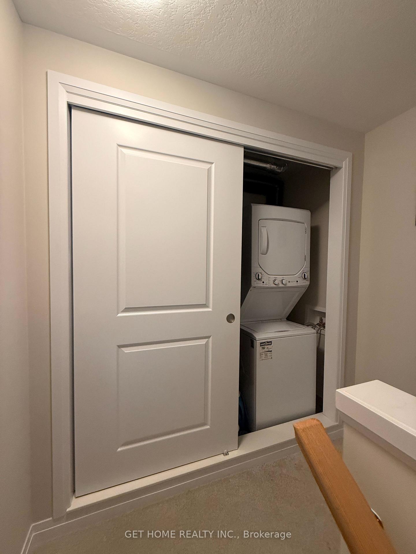 Photo 17 of 696 Benninger Drive, Kitchener — HOMEH