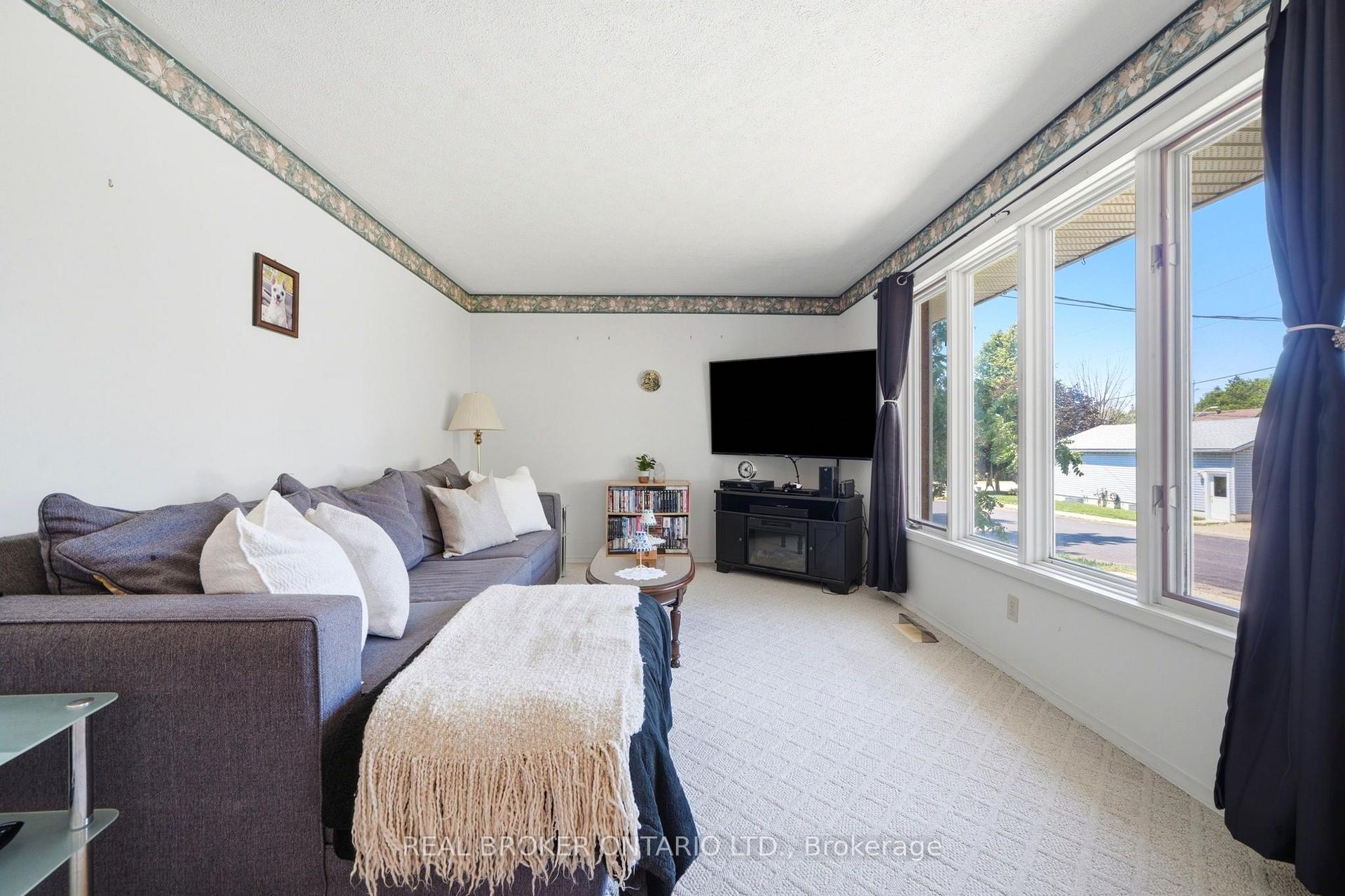 Photo 5 of 389 7th Street, Hanover — HOMEH
