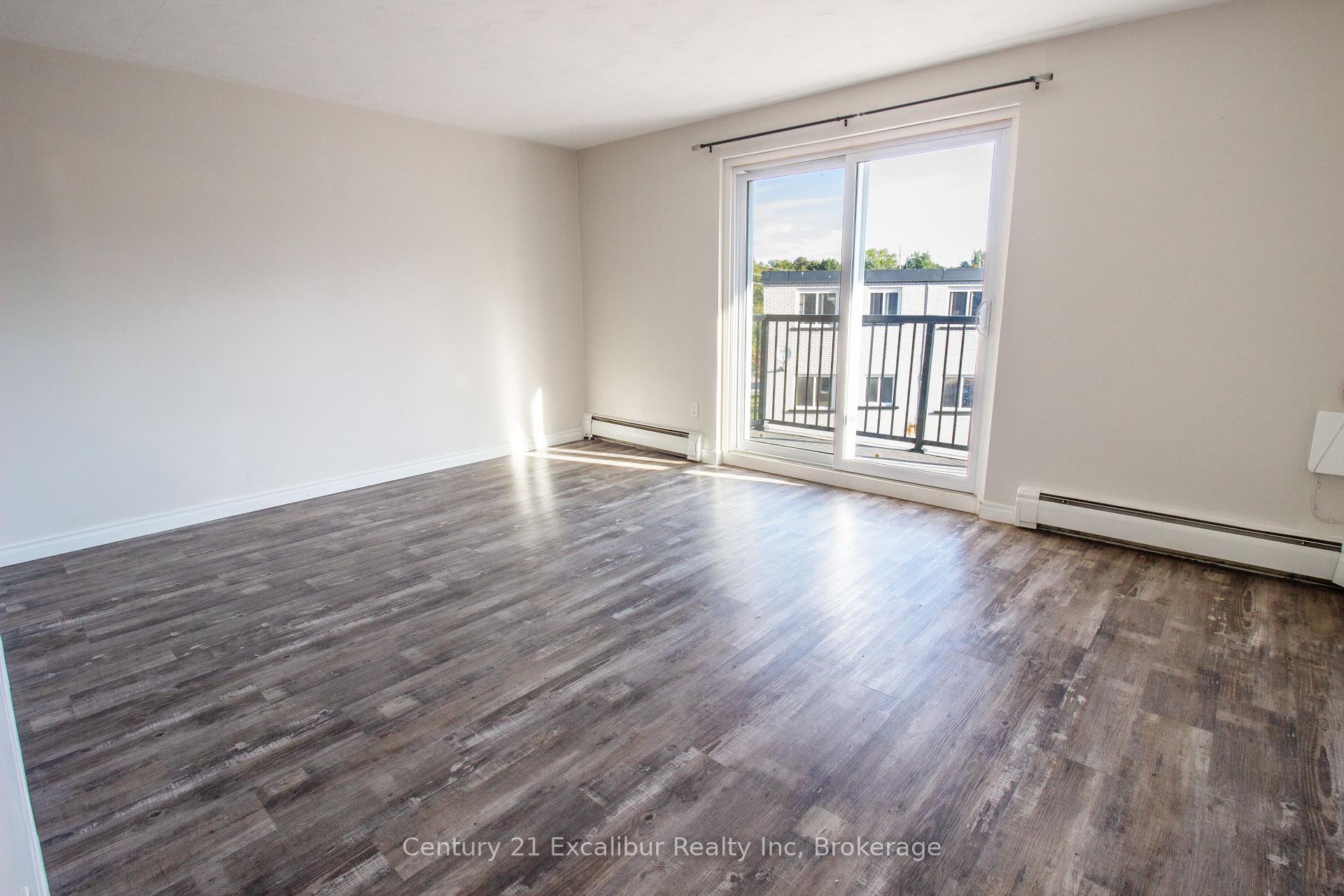 Photo 5 of Unit 16, 320 Queen Street E, Centre Wellington, Fergus — HOMEH