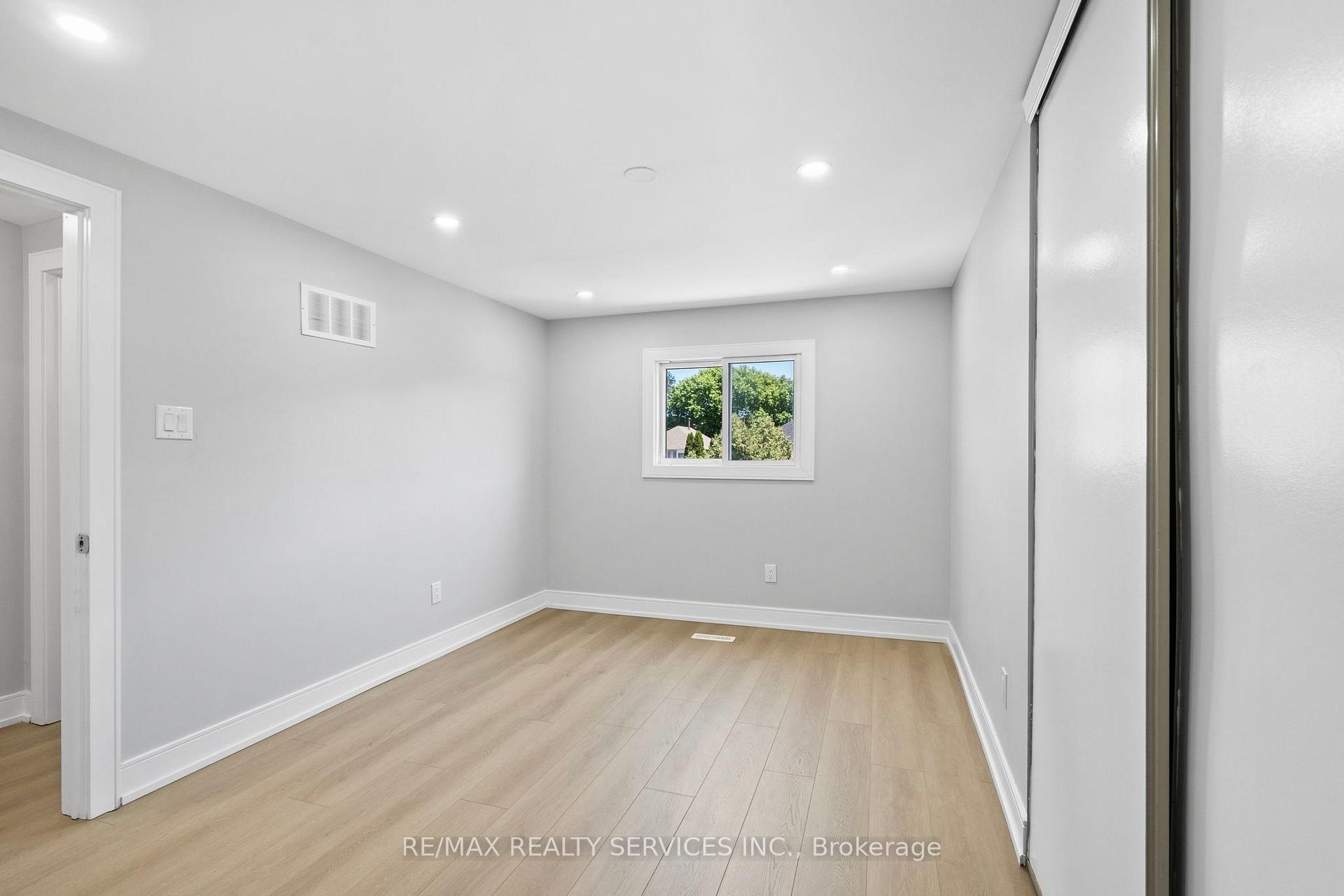 Photo 27 of 1273 Barberry Green, Oakville, Glen Abbey — HOMEH