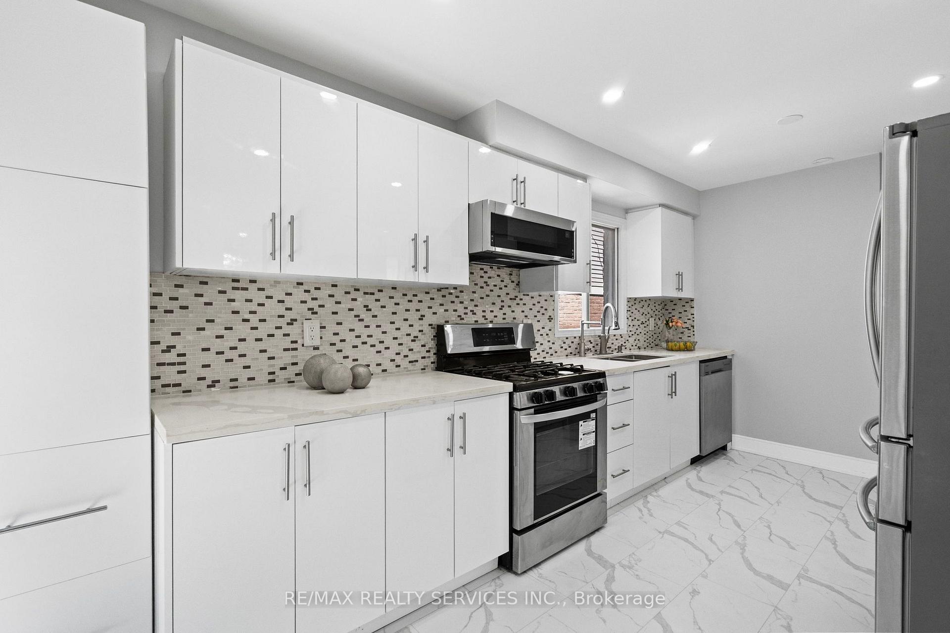 Photo 13 of 1273 Barberry Green, Oakville, Glen Abbey — HOMEH
