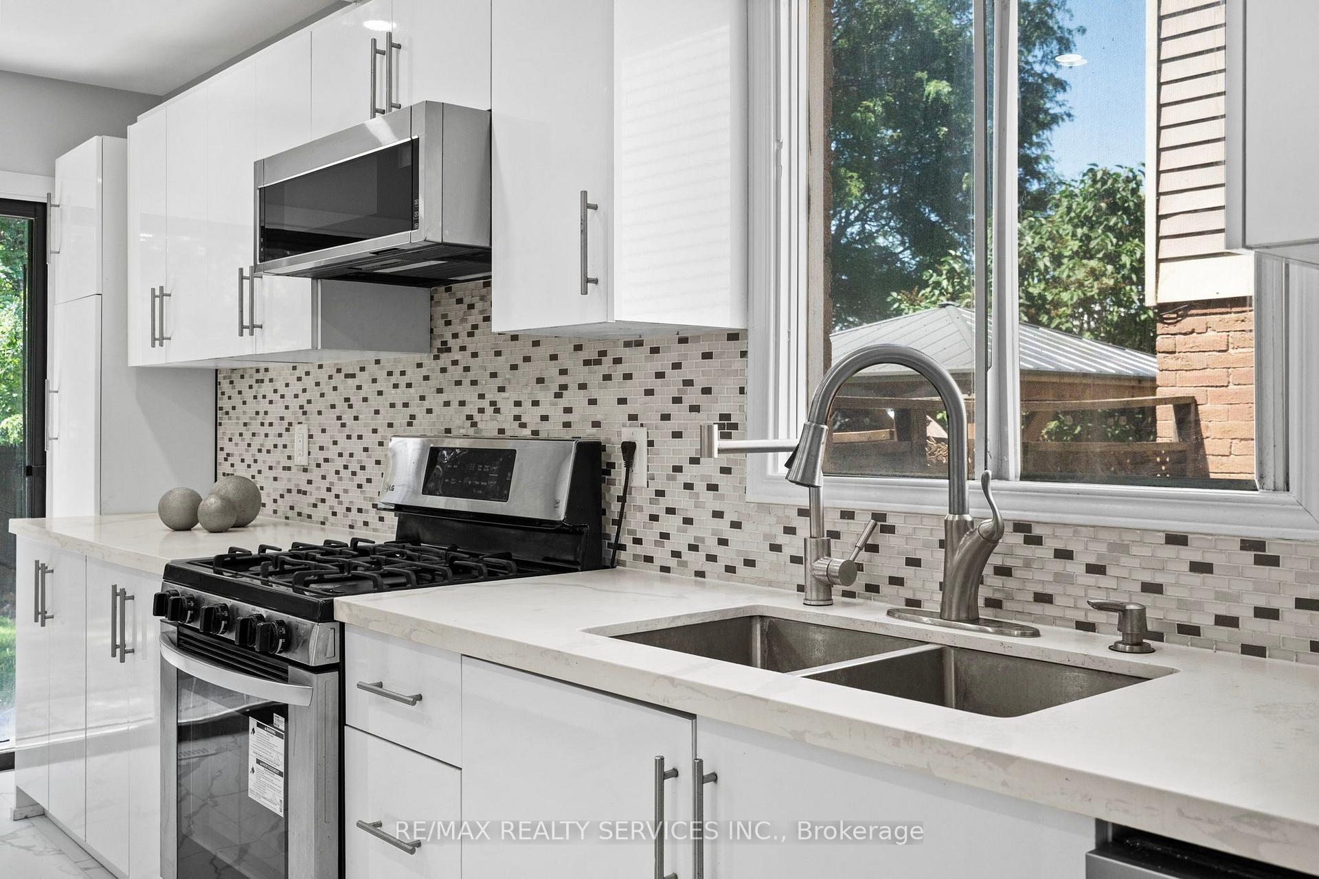 Photo 15 of 1273 Barberry Green, Oakville, Glen Abbey — HOMEH