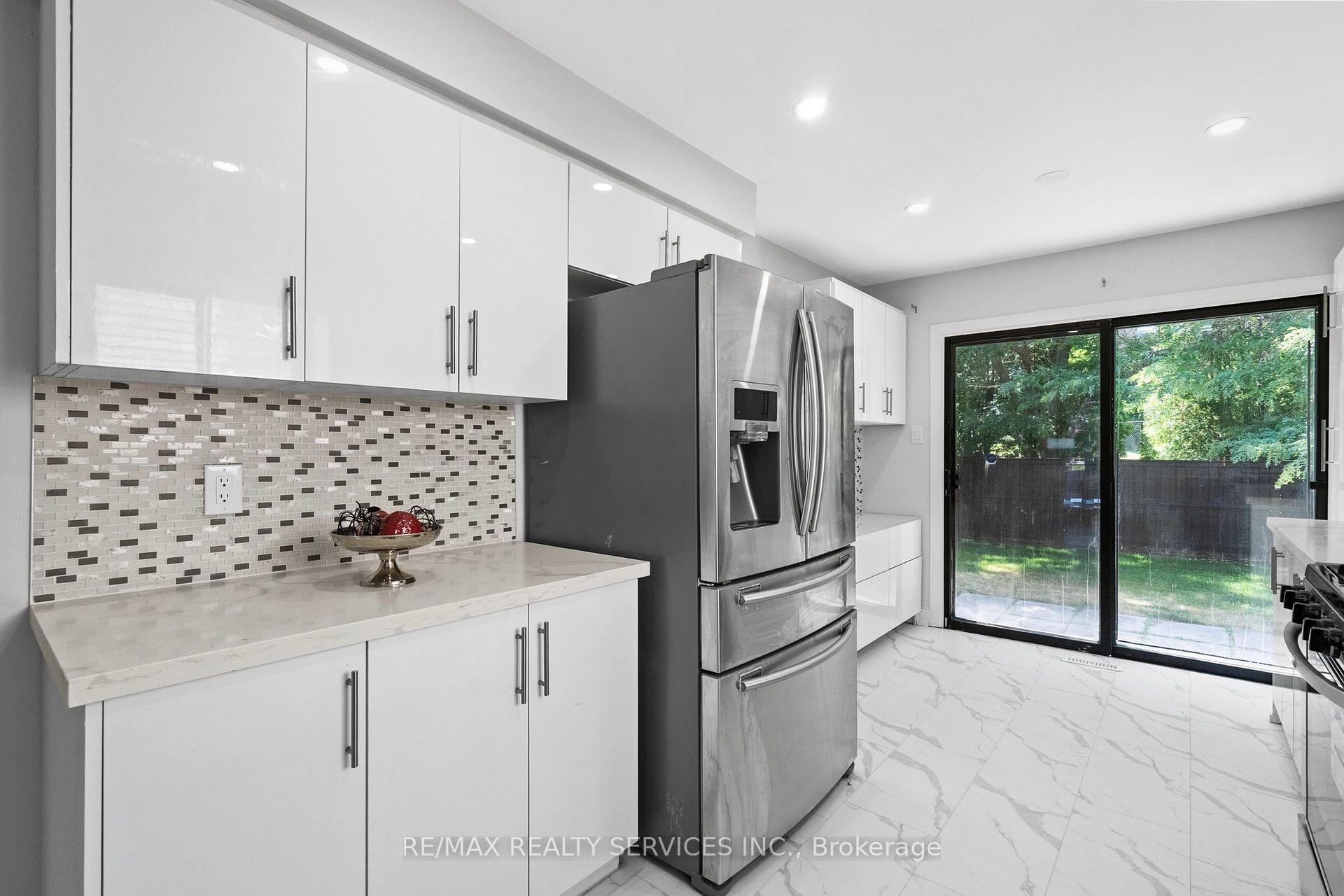Photo 16 of 1273 Barberry Green, Oakville, Glen Abbey — HOMEH
