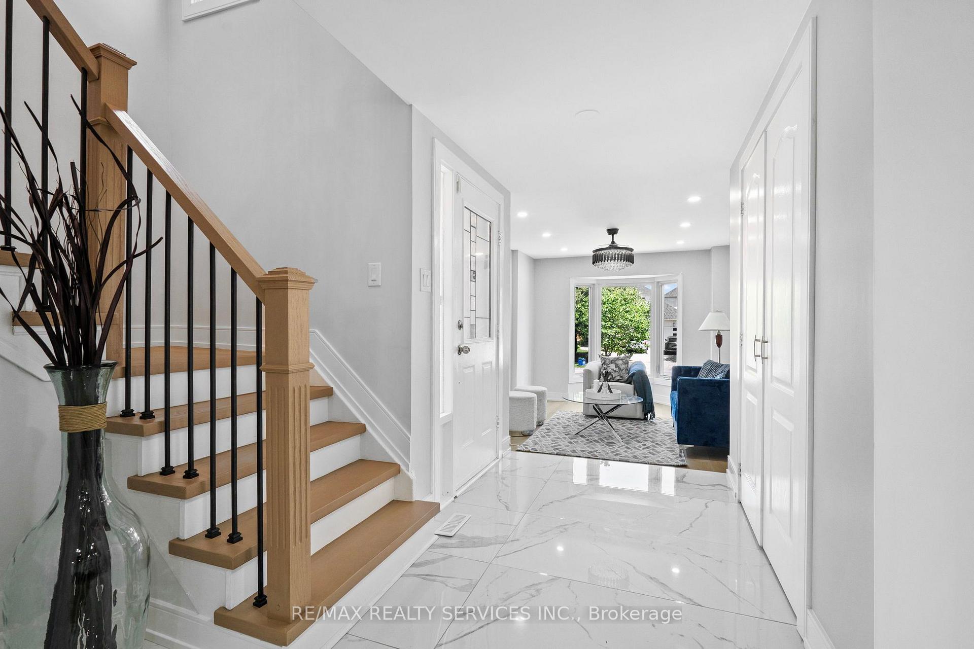 Photo 2 of 1273 Barberry Green, Oakville, Glen Abbey — HOMEH