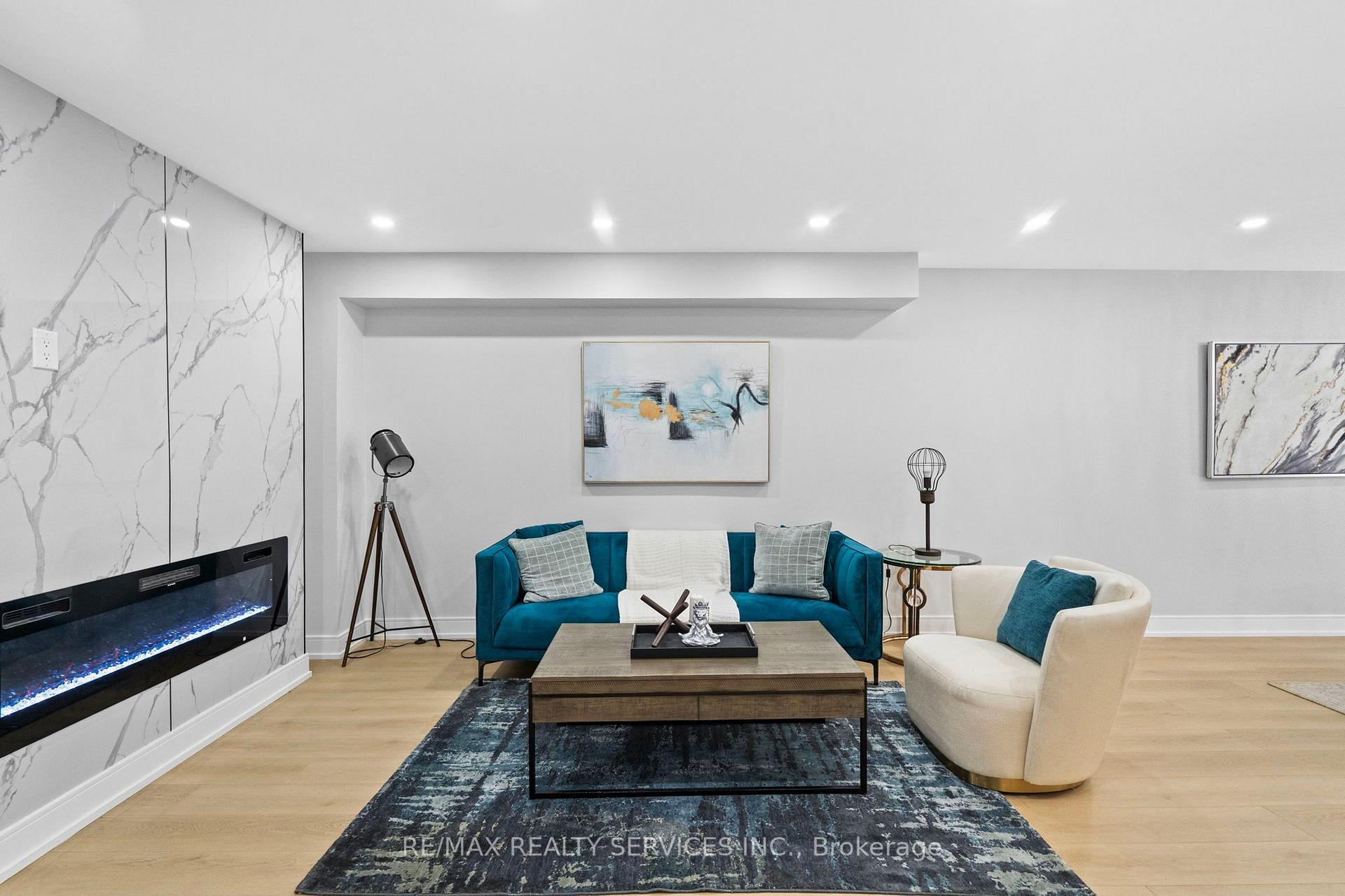 Photo 8 of 1273 Barberry Green, Oakville, Glen Abbey — HOMEH