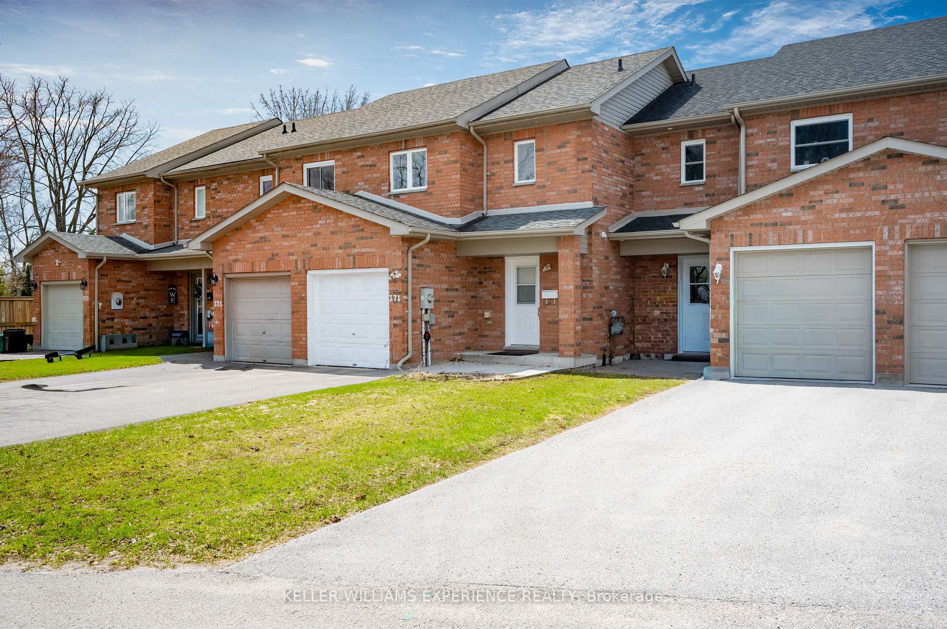 Photo 2 of 371 Millard Street, Orillia — HOMEH